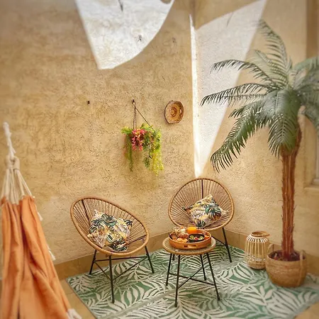 Appartement Bien-etre Au Naturel, Room, Jacuzzi Sauna, Centre-historique Avignon