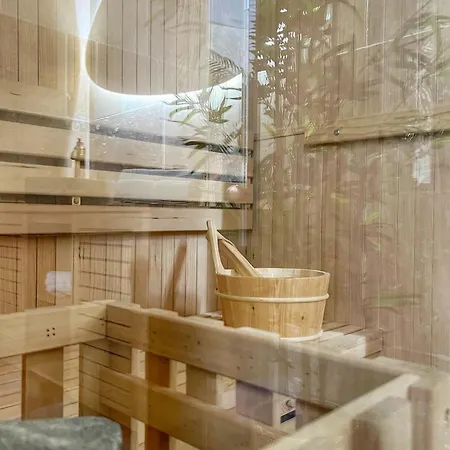 Bien-etre Au Naturel, Room, Jacuzzi Sauna, Centre-historique Avignon