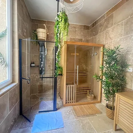 Bien-etre Au Naturel, Room, Jacuzzi Sauna, Centre-historique Avignon
