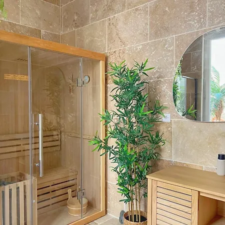 Bien-etre Au Naturel, Room, Jacuzzi Sauna, Centre-historique
